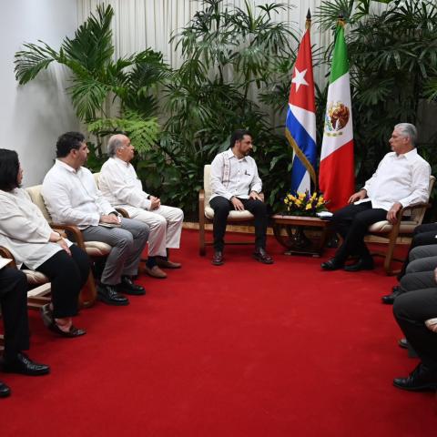 México sumará a 1,200 médicos cubanos al sistema de salud público