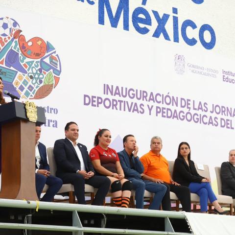 "Tenemos al magisterio más preparado del país", celebra la gobernadora Tere Jiménez