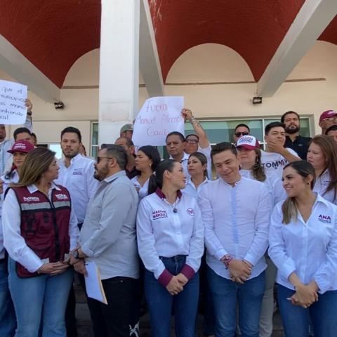 Militantes de Morena Aguascalientes frente a la FGE