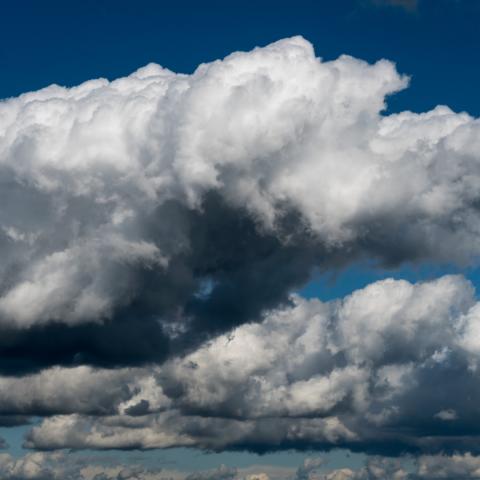 No se descarta bombardeo de nubes