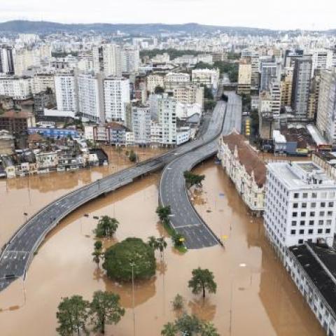 Inundaciones en Brasil dejan más de 100 desaparecidos y 70 muertos