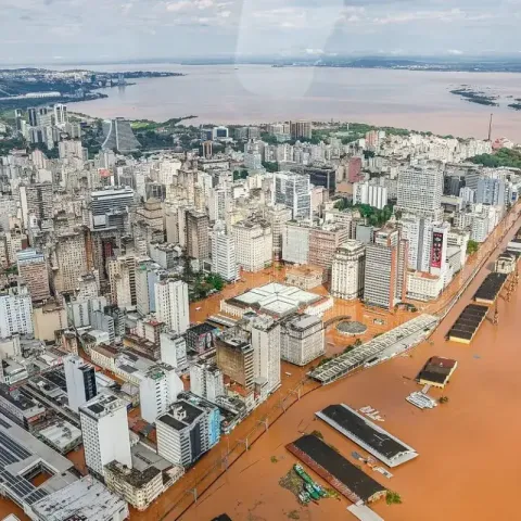 Brasil anuncia nuevas ayudas para familias afectadas por lluvias catastróficas en el sur del país