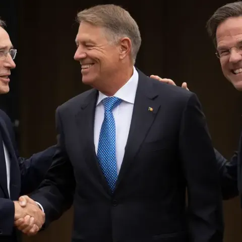 Jens Stoltenberg, Klaus Iohannis y Mark Rutte