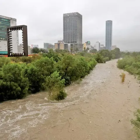 Río desbordado 