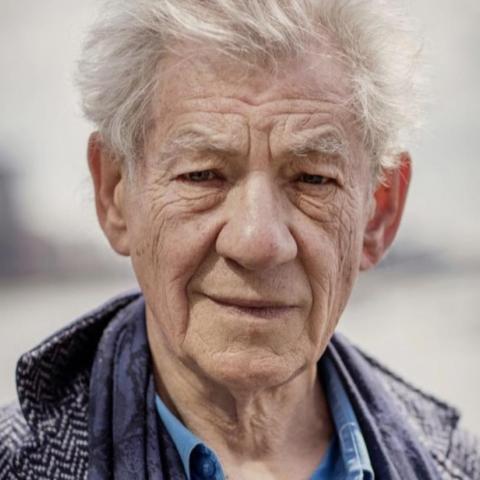 Hospitalizan a Ian McKellen tras caer del escenario durante una función de teatro