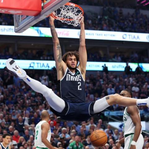 Mavs 122-84 Celtics