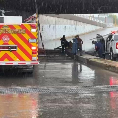 Cierre de paso a desnivel por lluvias