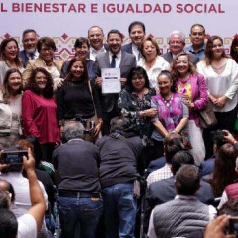  Martí Batres, presentó la Ley del Derecho al Bienestar e Igualdad Social