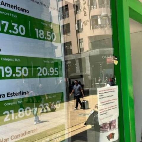 Peso vuelve a caer ante el dólar tras ataque contra Donald Trump