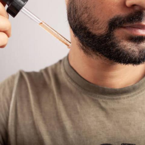 Aconseja experto precaución en el uso de minoxidil para el crecimiento de vello facial en hombres