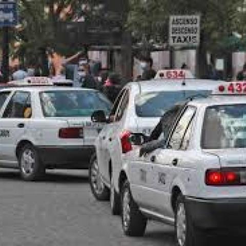 Entrega de concesión de taxis en Aguascalientes