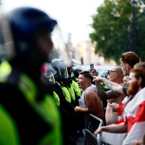 Quinto día de manifestaciones anti migrantes en Reino Unido