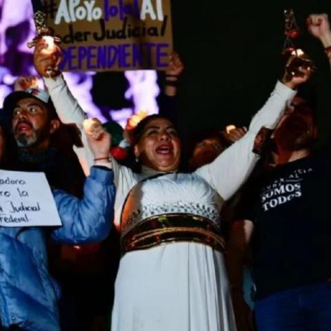 Estudiantes universitarios convocaron a una marcha