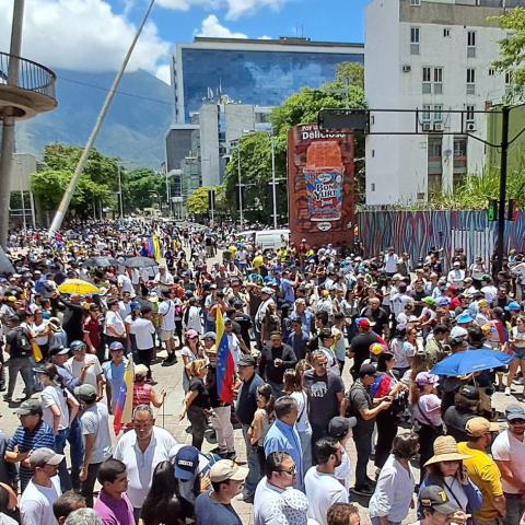 Miles de venezolanos se manifiestan.