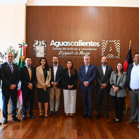 Gobierno de Aguascalientes y Mercedes Benz 