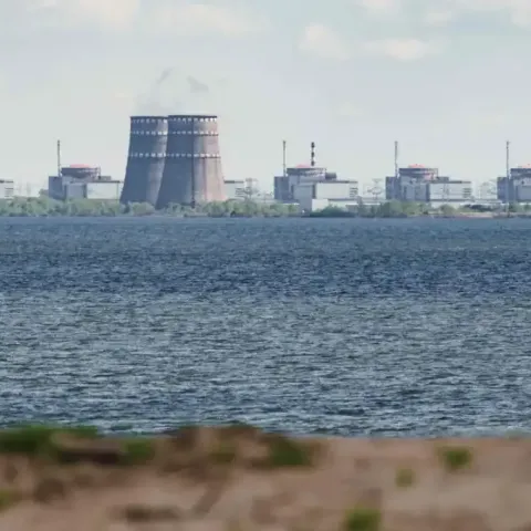 Ucrania y Rusia se acusan de incendio en planta nuclear de Zaporiyia