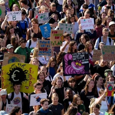 Activistas manifestándose