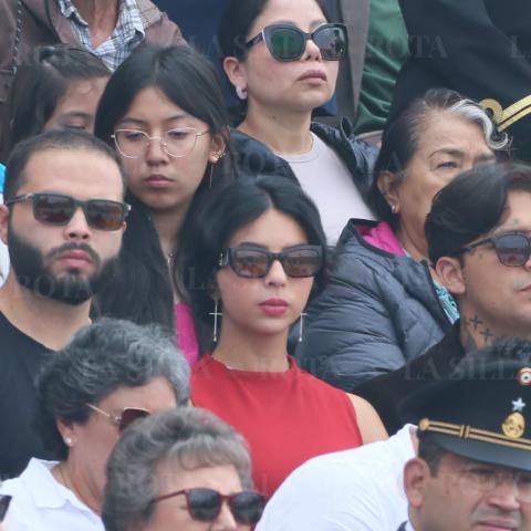 Ángela Aguilar y Christian Nodal son captados en el desfile de la CDMX