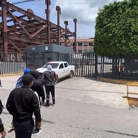 Irrupción de normalistas en el Congreso de Guerrero 