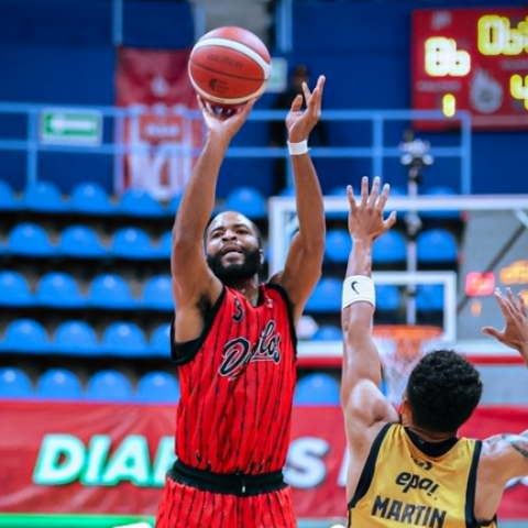 Diablos 92-71 Panteras