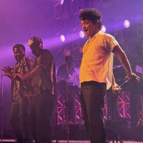 Bruno Mars se presentó en un evento privado de Televisa