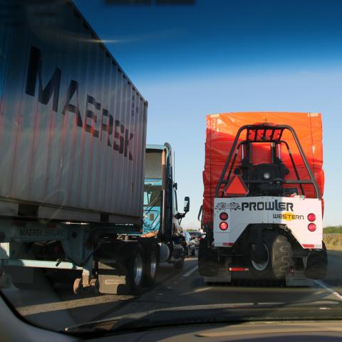 Por violencia, cada vez más complicado asegurar transporte de carga, reconoce gremio 