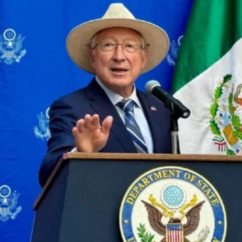 Ken Salazar expresó fracaso de la política de seguridad.