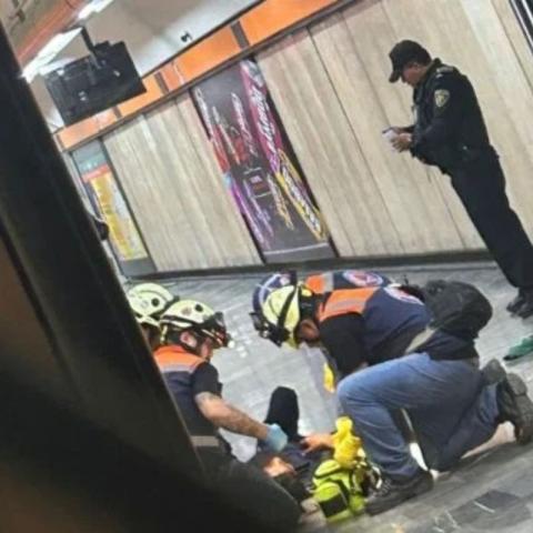 Hombre atacó 4 pasajeros del Metro Tacubaya.