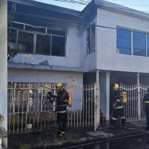 Las habitantes del inmueble sufrieron una crisis nerviosa al saber que sus perritos seguían adentro