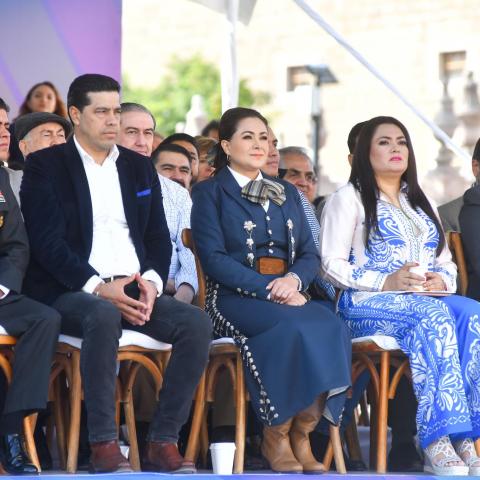 Autoridades durante el Desfile Cívico-Militar