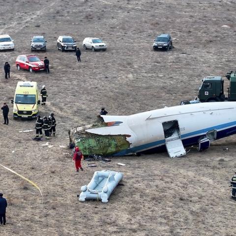 Se estrella avión de pasajeros en Kazajistán