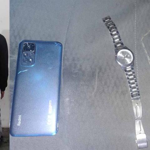 Despojó con violencia a un vecino de la zona de un celular, un reloj y una cadena de plata