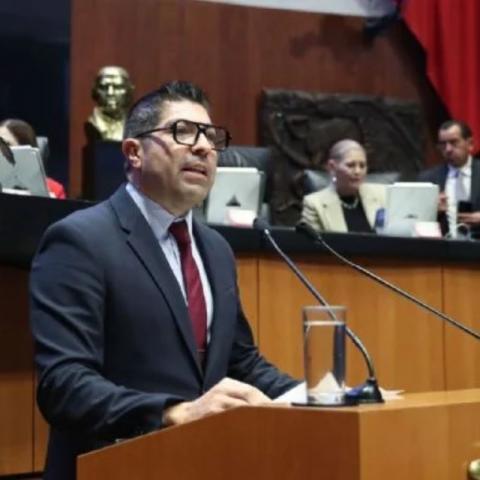 “Si se gana buen dinero, está bien ir al table dance”, afirma senador morenista.