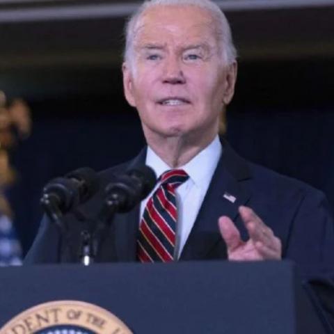 Tras tiroteo en Wisconsin, Biden urge al Congreso a legislar sobre armas.