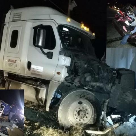 Tráiler se queda sin frenos y provoca un aparatoso accidente.