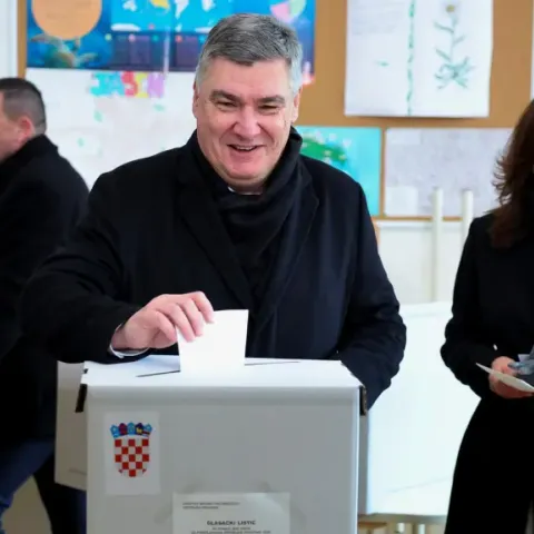 Zoran Milanovic es reelegido presidente de Croacia