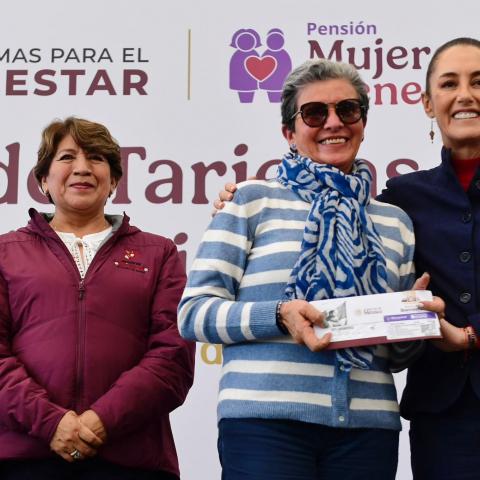 Claudia Sheinbaum, Delfina Gómez y una mujer