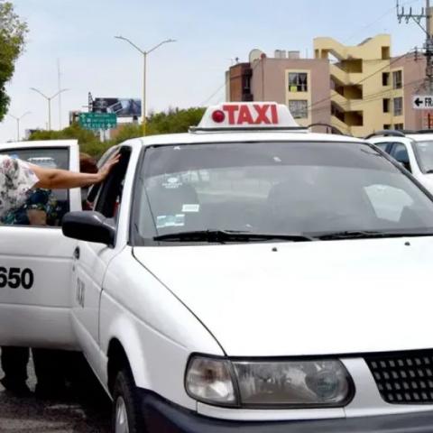 Taxistas acatarán orden de salida de tsurus, pero piden apoyo para la renovación de flota