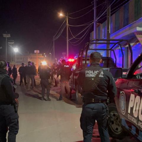 Se enfrentan policías municipales de San Francisco de los Romo con civiles armados.