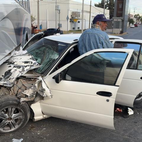 El fuerte choque ocurrió en la 25 federal a un costado del Parque Industrial Valle de Aguascalientes