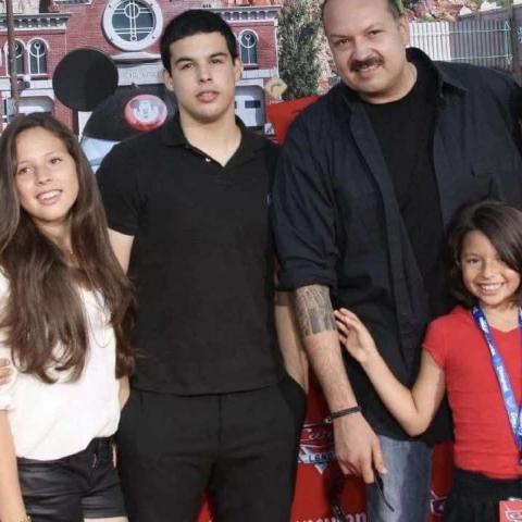 Pepe Aguilar responde por qué su hijo Emiliano ya no aparece en las fotos familiares