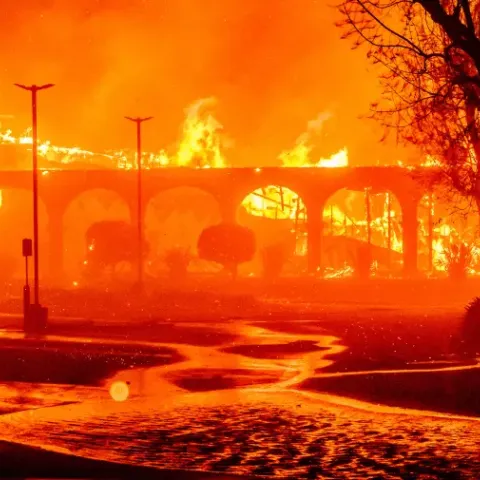 Sube a 24 la cifra de muertos por incendios en Los Ángeles