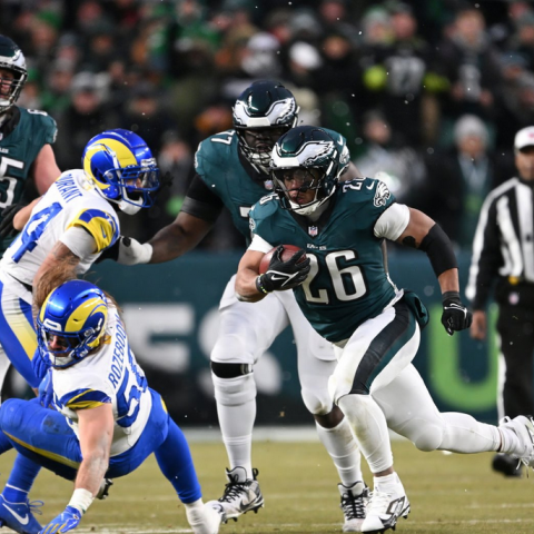 Eagles 28-22 Rams