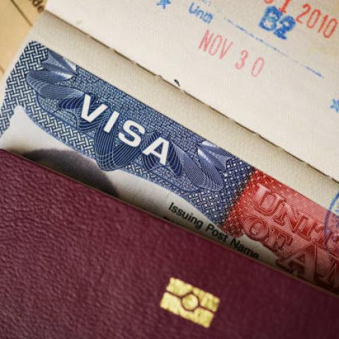 Estados Unidos cierra sección de visas en Colombia tras desacuerdo sobre deportaciones