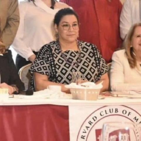 sí fueron convocadas al aniversario de la Constitución; así son sus invitaciones.