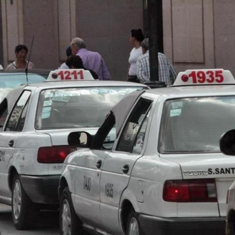 Exigen taxistas ajuste del 17% a tarifas