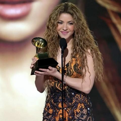 Shakira se pronuncia a favor de los migrantes durante su agradecimiento en los Grammy