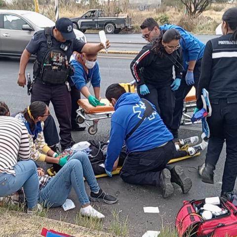 Los tres ocupantes de las unidades resultaron heridos de gravedad y fueron hospitalizados