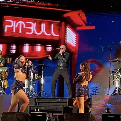 Pitbull ofrece memorable concierto en el Foro de las Estrellas de Aguascalientes 
