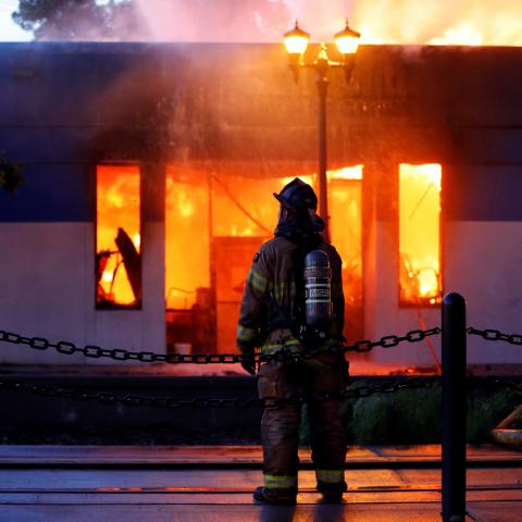 Al menos 22 muertos en incendio de un restaurante en China